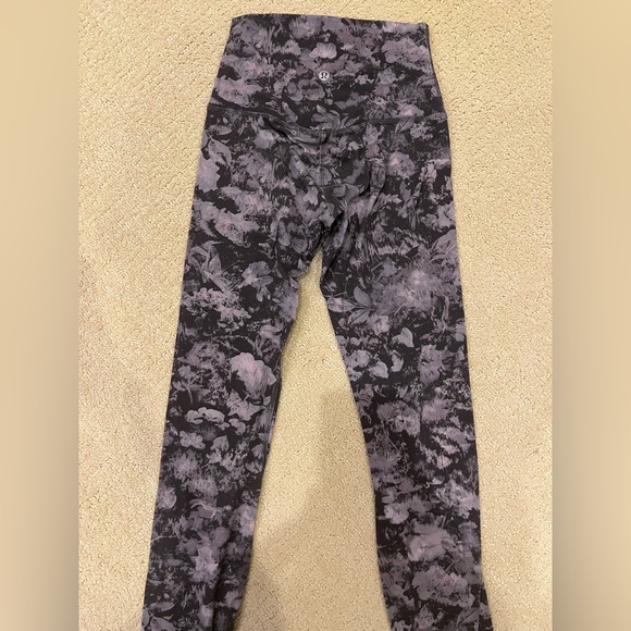 LULULEMON SIZE 2 LEGGINGS - Picture 3 of 4